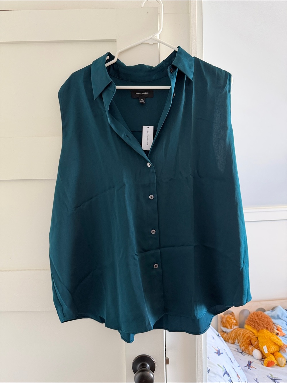 NWT Banana Republic Sleeveless Button-Front Blouse